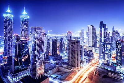 Nachtszene in der Innenstadt von Dubai