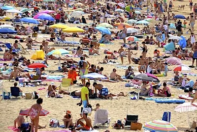 Plage bondée