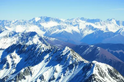 Montagnes enneigées