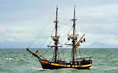 Le Phénix rentrant au port de Bayonne
