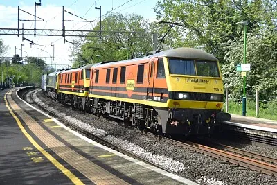 פאזל של 90 's at Long Buckby