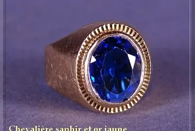 Chevalière en or jaune et saphir