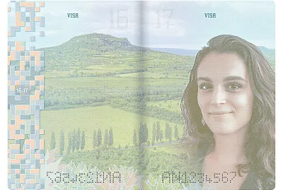 16-17_ANY útlevél 2023 Közép-EU-Magyar_Daylight