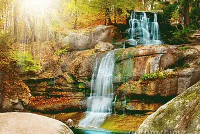 cascada del bosque en otoÃ±o