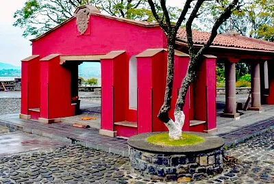LA ESCONDIDA