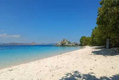 Plage déserte ile alentours KOMODO