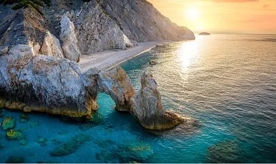 Arco en el mar