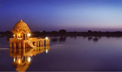 Templo en el lago