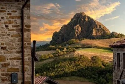 Pietra Parcellara, Italia