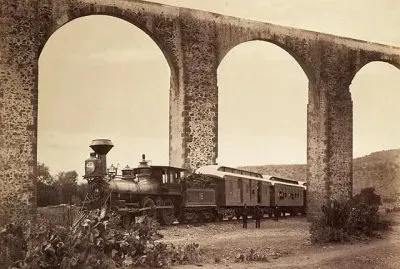 F.C. en el acueducto de QuerÃ©taro