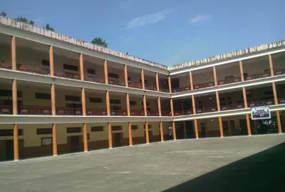 Patio principal LB SimÃ³n BolÃ­var, San CristÃ³bal