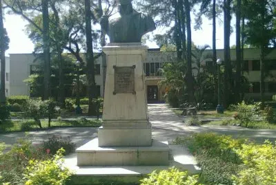 Busto de BolÃ­var en LB SimÃ³n BolÃ­var, San CristÃ³ba