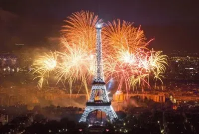PARÃS DE FIESTA