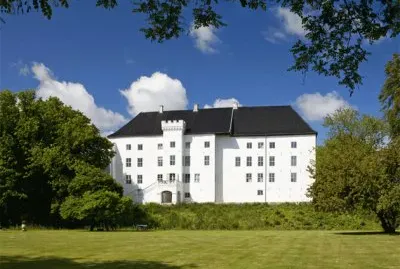 haunted manor house UK