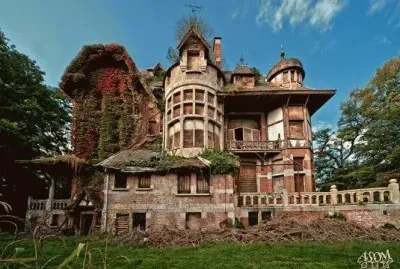 deteriorating haunted house