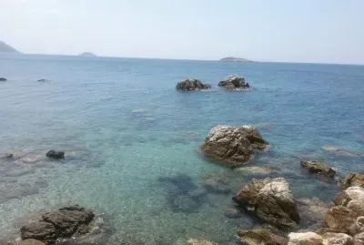 Mare con rocce
