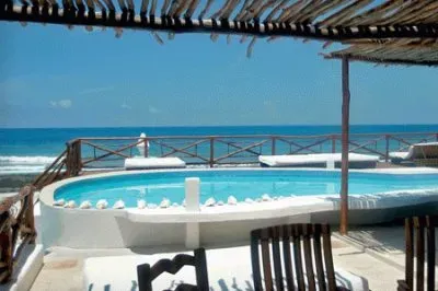 alberca y mar jigsaw puzzle