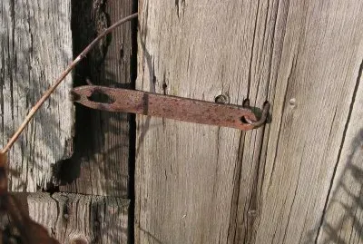 rusty hinge