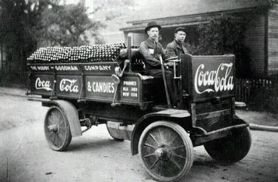 PRIMER REPARTIDOR DE COCA 1909