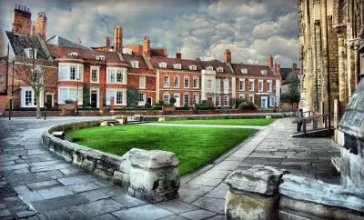 Cathedral Close Lincoln jigsaw puzzle
