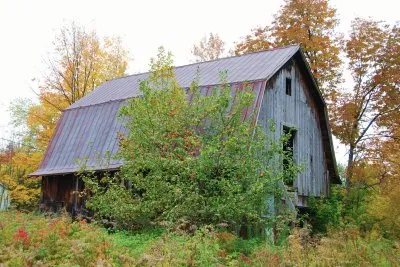 Old barn jigsaw puzzle