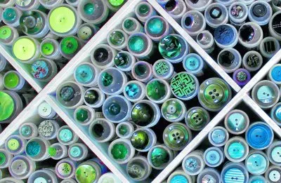 blue and green buttons