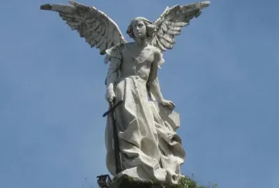 ANGEL EXTERMINADOR-COMILLAS