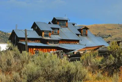 Abandoned building, Montana