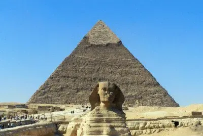 LA ESFINGE Y LA PIRÃMIDE DE KEFRÃ‰N