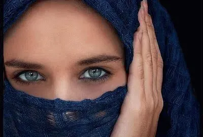 mujer cara tapada
