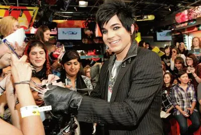its adam lambert signing auto graphs