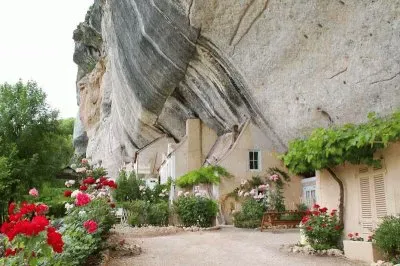 Les Eyzies Rockhouses near Lascaux  France jigsaw puzzle