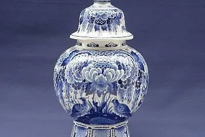 Delfts Blue Vase with Lid made by Royal Delft