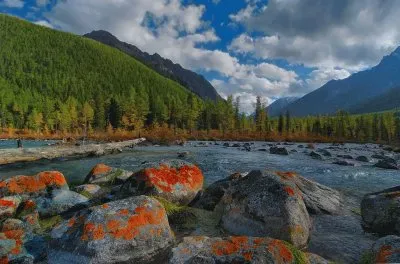 Red stones in the Rocky Mountains