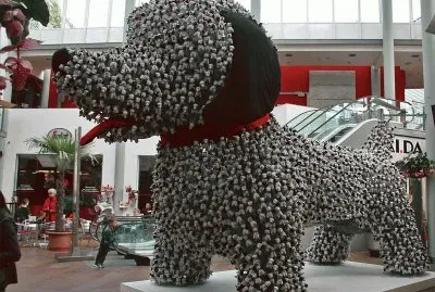 Dog made out of Dogs  Shoppingcentre Taipei
