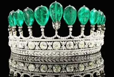 corona de diamantes