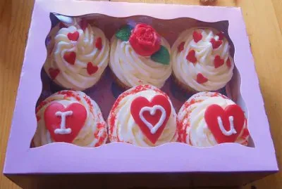 Valentine 's Day Cupcakes in a Purple Box jigsaw puzzle