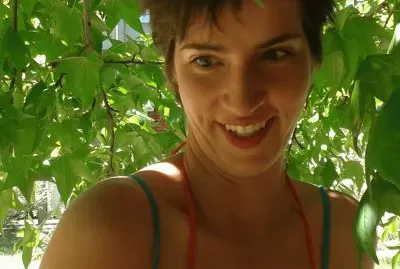 Bajo un arbol