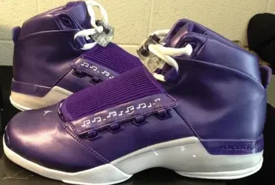 פאזל של Retro Purple and White Air Jordan