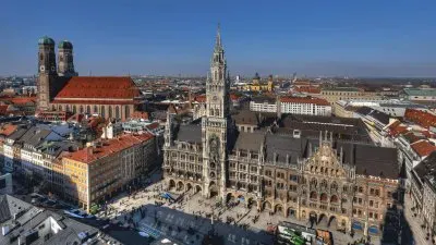פאזל של Town Hall and Frauen Kirche  Munich