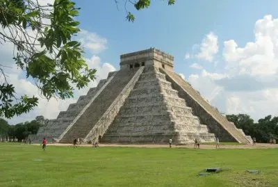 PIRAMIDE AZTECA