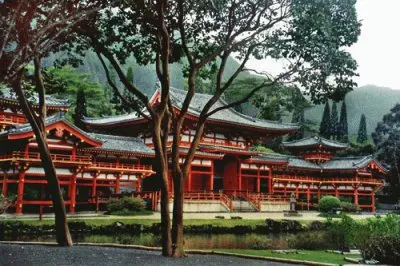 byodo-Dans le temple bouddhiste sur Oahu, HawaÃ¯ jigsaw puzzle