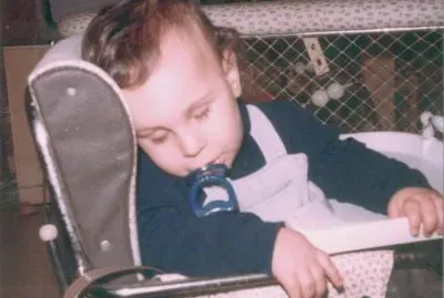 Durmiendo en la trona