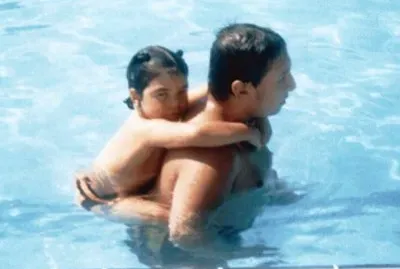 Piscina con niÃ±a