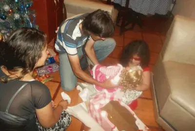 abriendo regalos