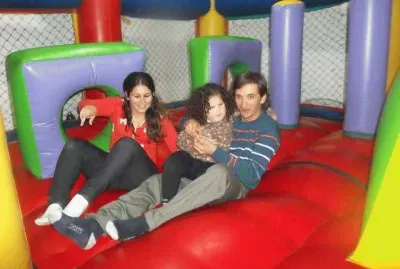En el hinchable con los papas