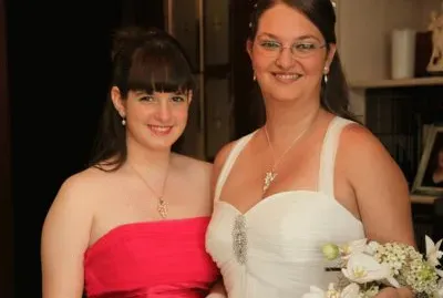 Con su hermana