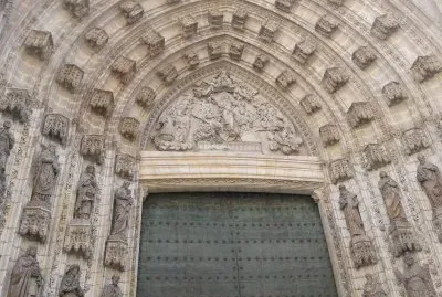 puerta catedral de sevilla jigsaw puzzle