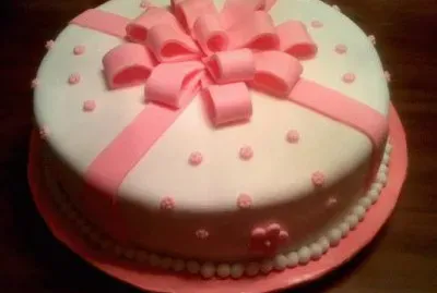 Una tarta que parece un regalo