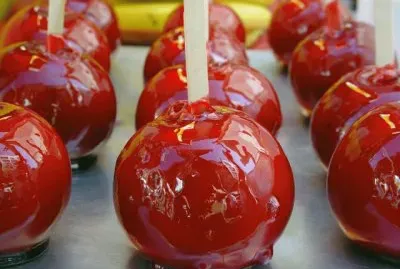 Manzanas de caramelo de la feria